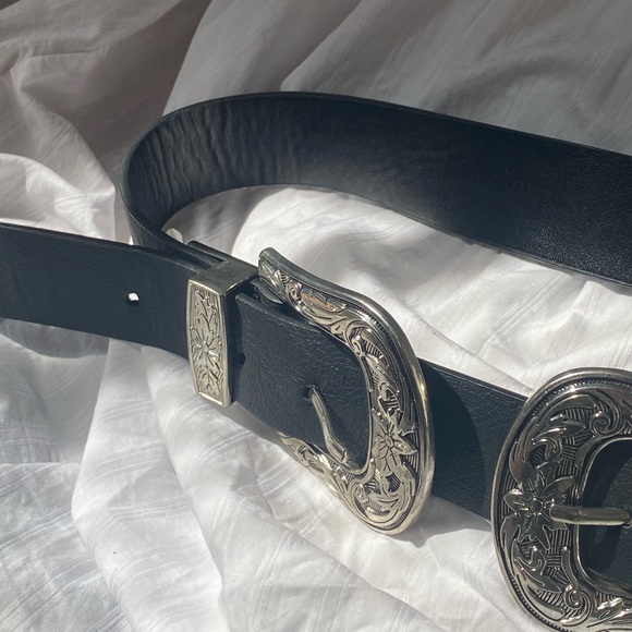 Leather belt with metallic details - Picture 3 of 3